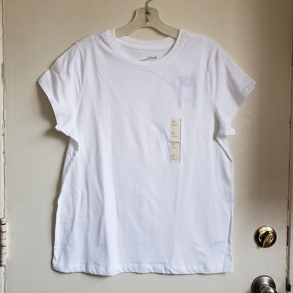 NWT Universal Thread comfy short sleeve tee